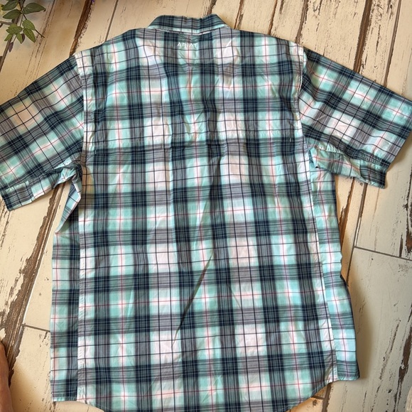 30 % off for party! NWT Ariat brand Men's Blue Plaid Short Sleeve Shirt - Picture 10 of 10
